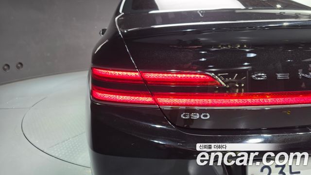Genesis G90 2019 — photo 9