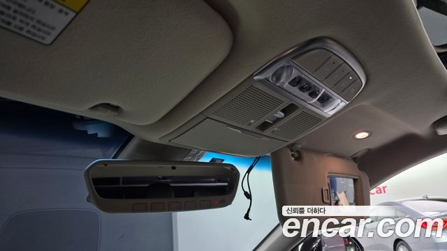 Genesis G90 2019 — photo 30