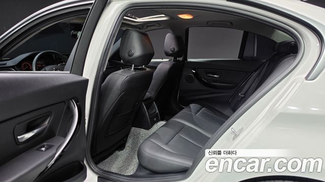 BMW 3-Series 2016 — photo 11