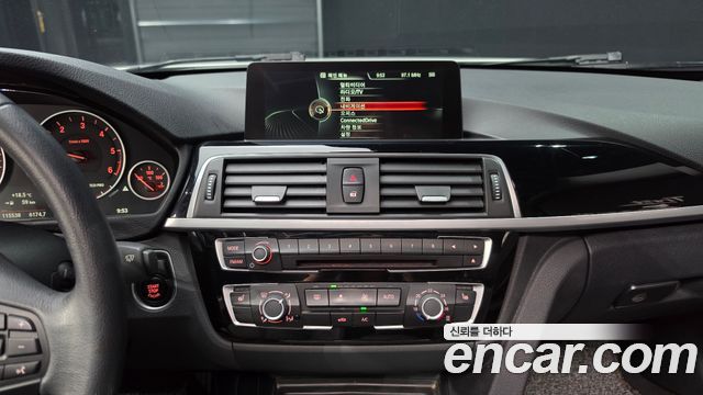 BMW 3-Series 2016 — photo 12