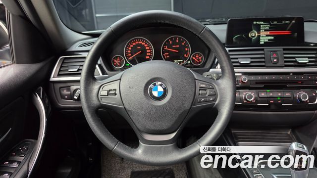 BMW 3-Series 2016 — photo 13