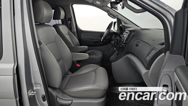Hyundai Starex 2019 — photo 17