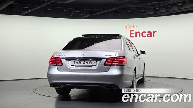 Mercedes-Benz E-Class 2014 — photo 4