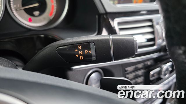 Mercedes-Benz E-Class 2014 — photo 9