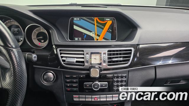 Mercedes-Benz E-Class 2014 — photo 14