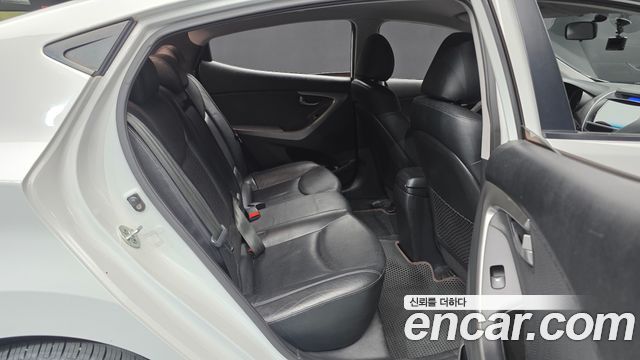 Hyundai AVANTE 2011 — photo 12