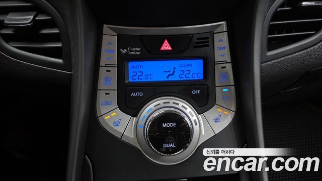 Hyundai AVANTE 2011 — photo 16