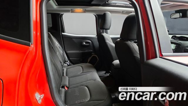 Jeep Renegade 2016 — photo 11