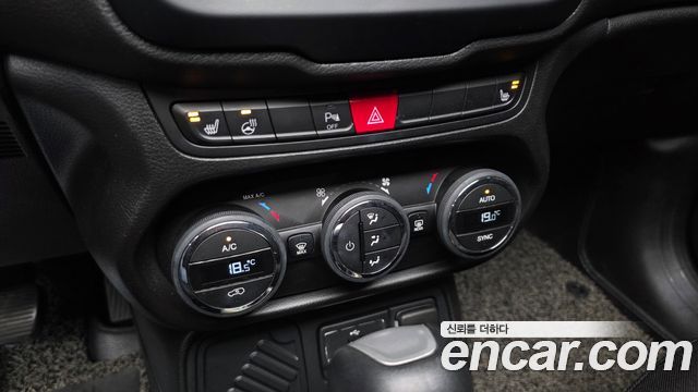 Jeep Renegade 2016 — photo 16
