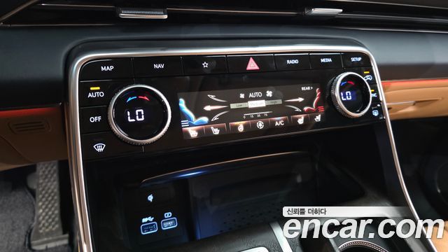 Genesis GV80 2022 — photo 17