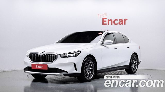 BMW 5-Series 2025 — photo 1