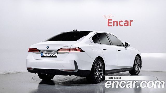 BMW 5-Series 2025 — photo 2