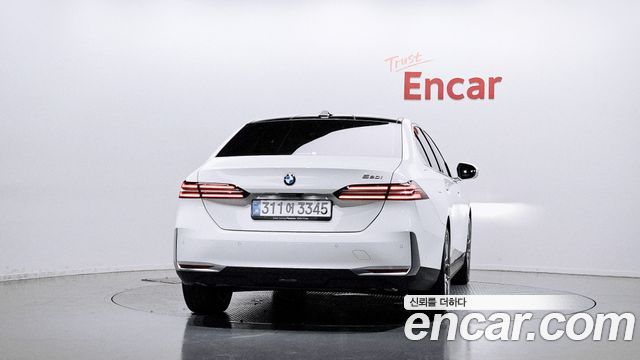 BMW 5-Series 2025 — photo 4
