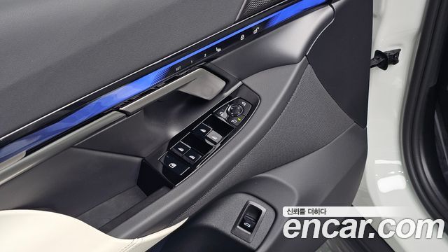 BMW 5-Series 2025 — photo 24