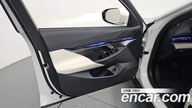 BMW 5-Series 2025 — photo 14