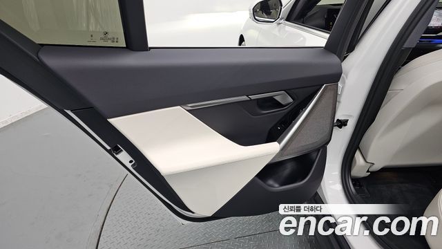 BMW 5-Series 2025 — photo 15