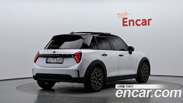 Mini Cooper 2025 — photo 2