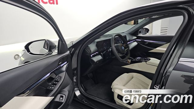 BMW i5 2025 — photo 13
