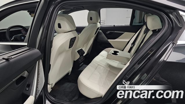 BMW i5 2025 — photo 17