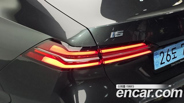 BMW i5 2025 — photo 9
