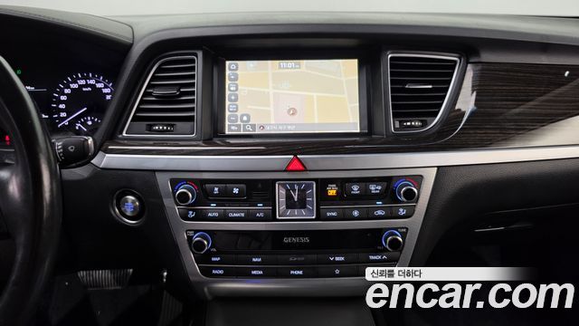 Genesis G80 2019 — photo 18