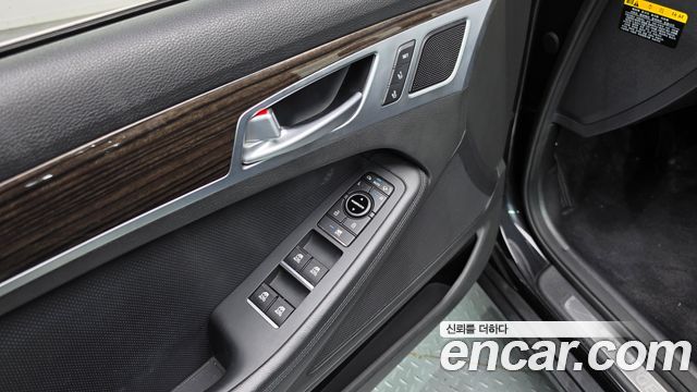Genesis G80 2019 — photo 26