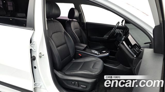 Kia Niro 2023 — photo 17