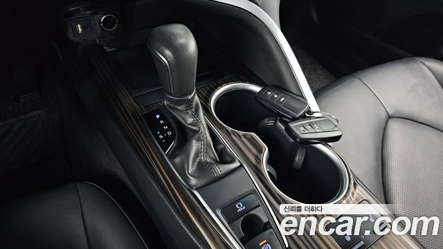 Toyota Camry 2019 — photo 12
