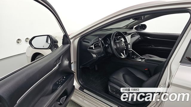 Toyota Camry 2019 — photo 13