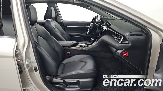 Toyota Camry 2019 — photo 17