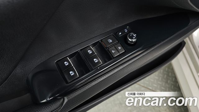 Toyota Camry 2019 — photo 24