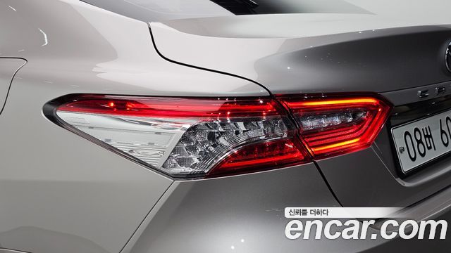Toyota Camry 2019 — photo 9