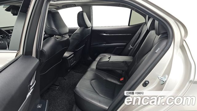 Toyota Camry 2019 — photo 16