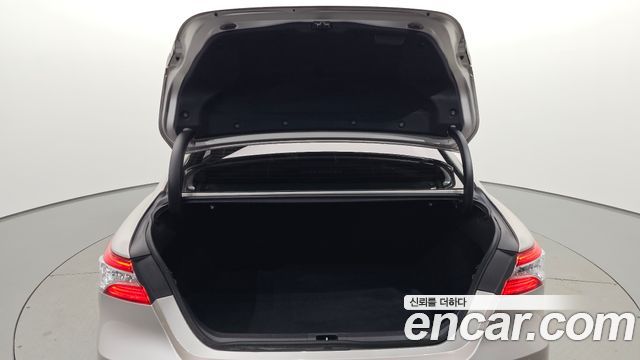 Toyota Camry 2019 — photo 32