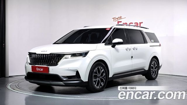 Kia Canival 2023 — photo 1