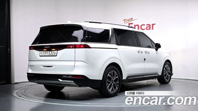 Kia Canival 2023 — photo 2