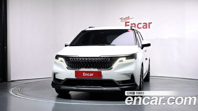 Kia Canival 2023 — photo 3