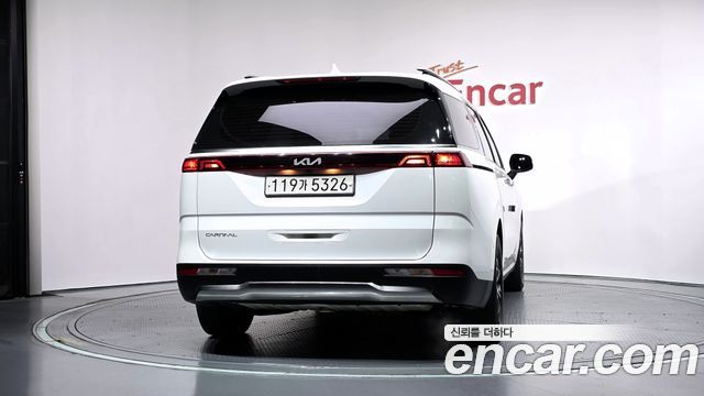 Kia Canival 2023 — photo 4
