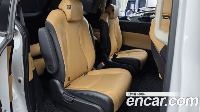 Kia Canival 2023 — photo 17