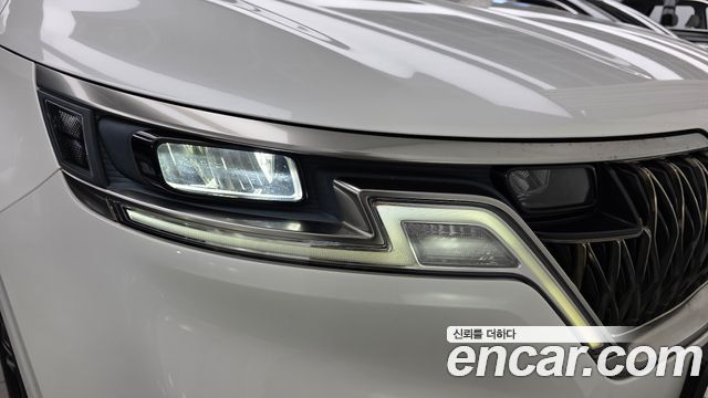 Kia Canival 2023 — photo 8