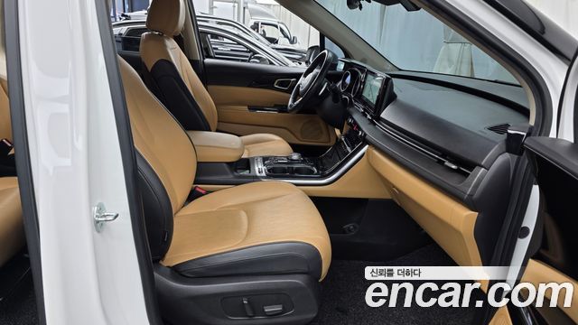 Kia Canival 2023 — photo 16