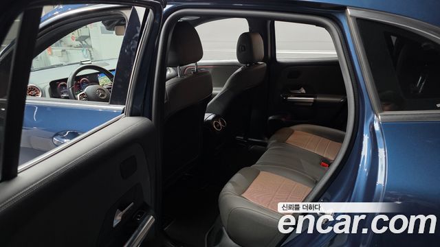 Mercedes-Benz EQA 2022 — photo 11