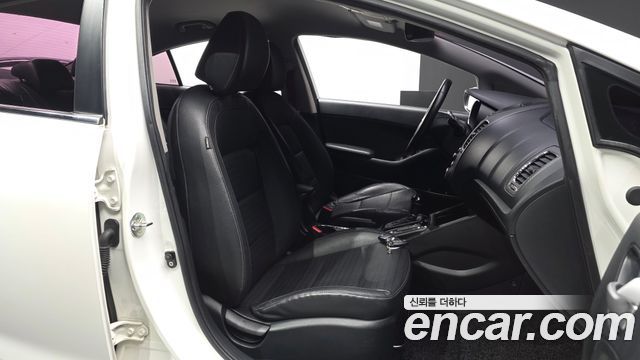 Kia K3 2016 — photo 17