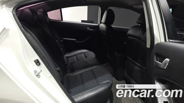 Kia K3 2016 — photo 18