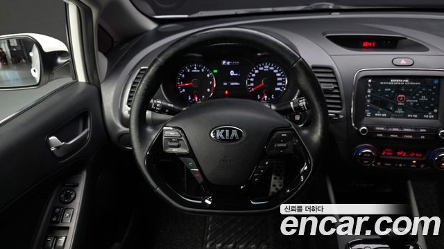 Kia K3 2016 — photo 19
