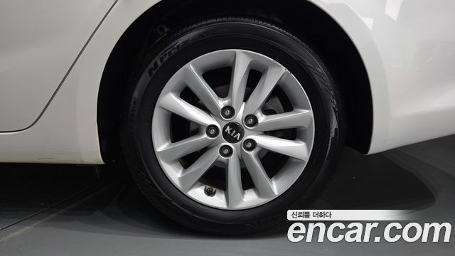 Kia K3 2016 — photo 7