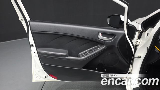 Kia K3 2016 — photo 14