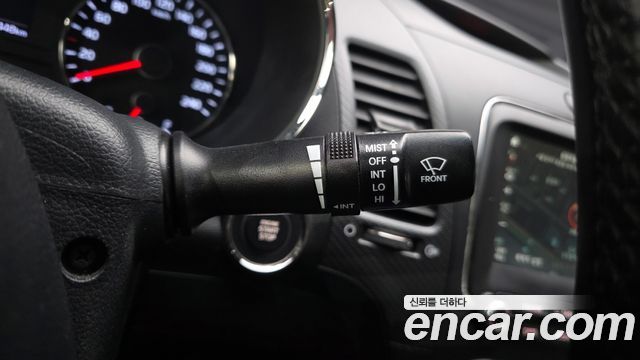 Kia K3 2016 — photo 28