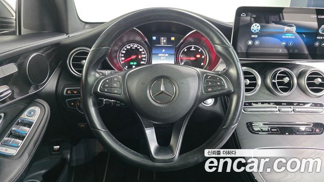 Mercedes-Benz GLC-Class 2016 — photo 13