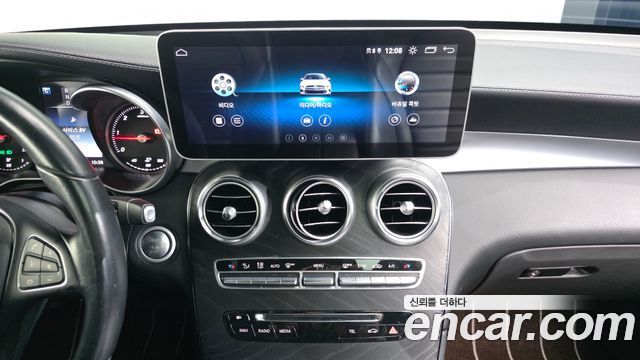 Mercedes-Benz GLC-Class 2016 — photo 14